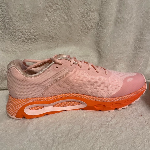 Never worn Under Armour Hovr Infinite 3 womens size 12. - Picture 4 of 9